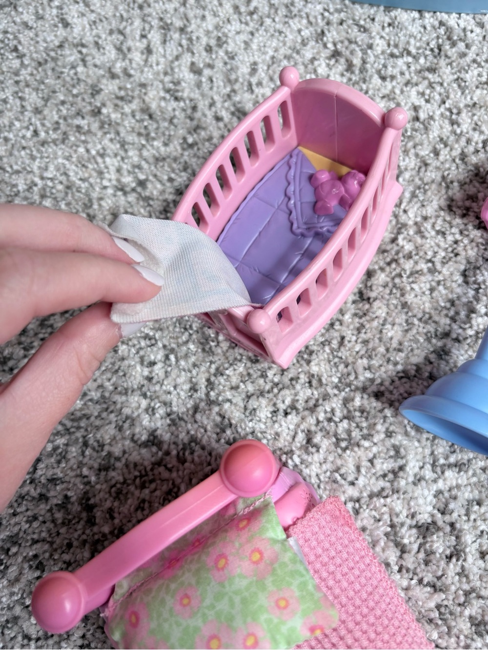 Vintage 2005 Fisher Price My First Dollhouse with Furniture & Dolls - Picture 5 of 16
